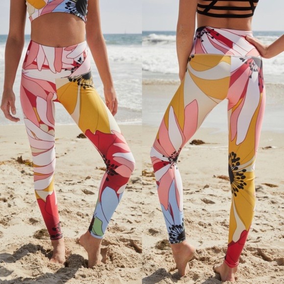Onzie Pants - Onzie High Rise Graphic Full Length Legging in Flower Child Size Medium / Large